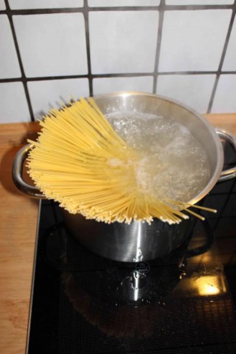 Spaghetti mit Fenchel-Tomaten-Soße - Rezept - Bild Nr. 7