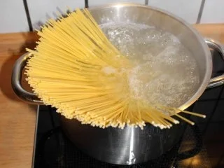 Spaghetti mit Fenchel-Tomaten-Soße - Rezept - Bild Nr. 7