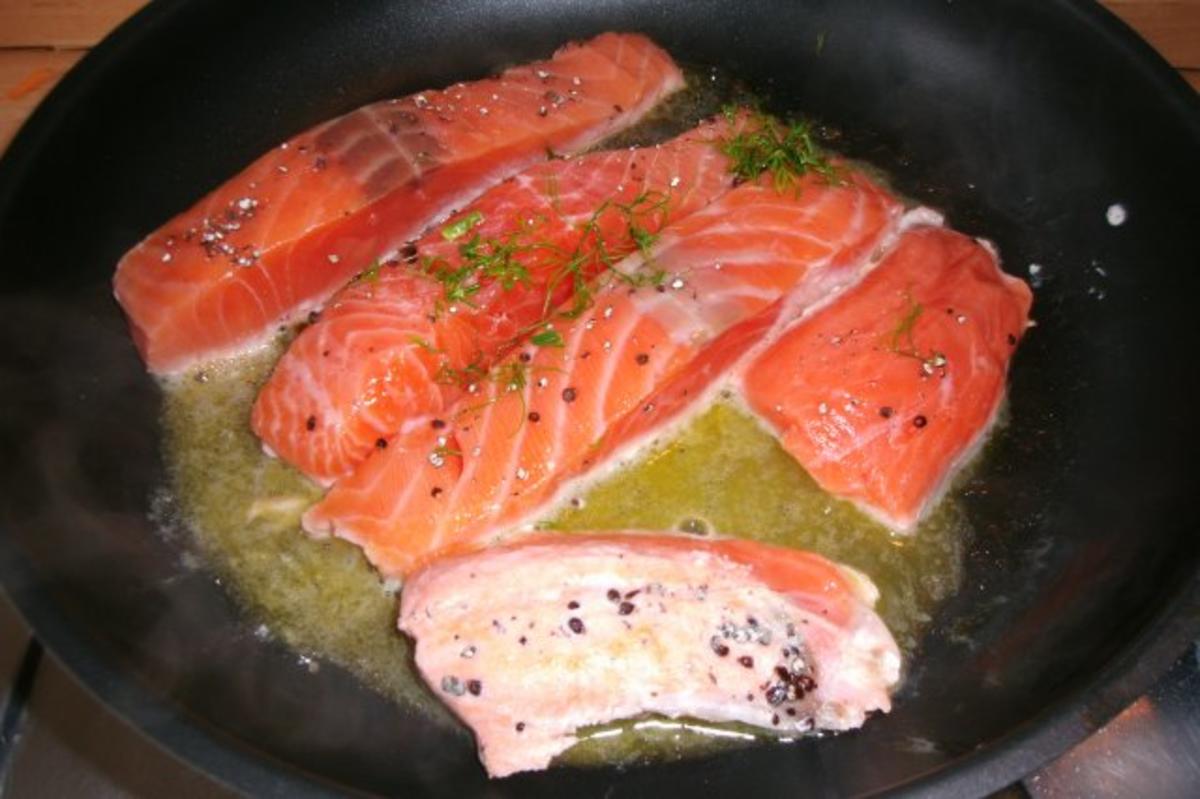 Wildlachs aus dem Paradies  in cremiger Kräutersosse - Rezept - Bild Nr. 5