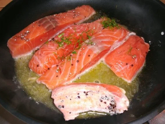 Wildlachs aus dem Paradies  in cremiger Kräutersosse - Rezept - Bild Nr. 5