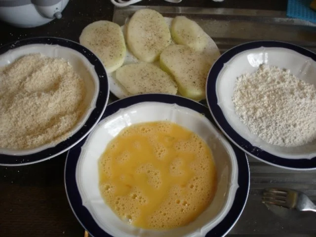 Rezept: Kohlrabischnitzel mit Paprika-Kartoffelpüree und Friseesalat Bild Nr. 14 Kohlrabischnitzel mit Paprika-Kartoffelpüree und Friseesalat - Rezept - Bild Nr. 14