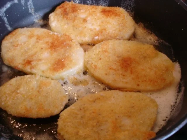 Rezept: Kohlrabischnitzel mit Paprika-Kartoffelpüree und Friseesalat Bild Nr. 16 Kohlrabischnitzel mit Paprika-Kartoffelpüree und Friseesalat - Rezept - Bild Nr. 16
