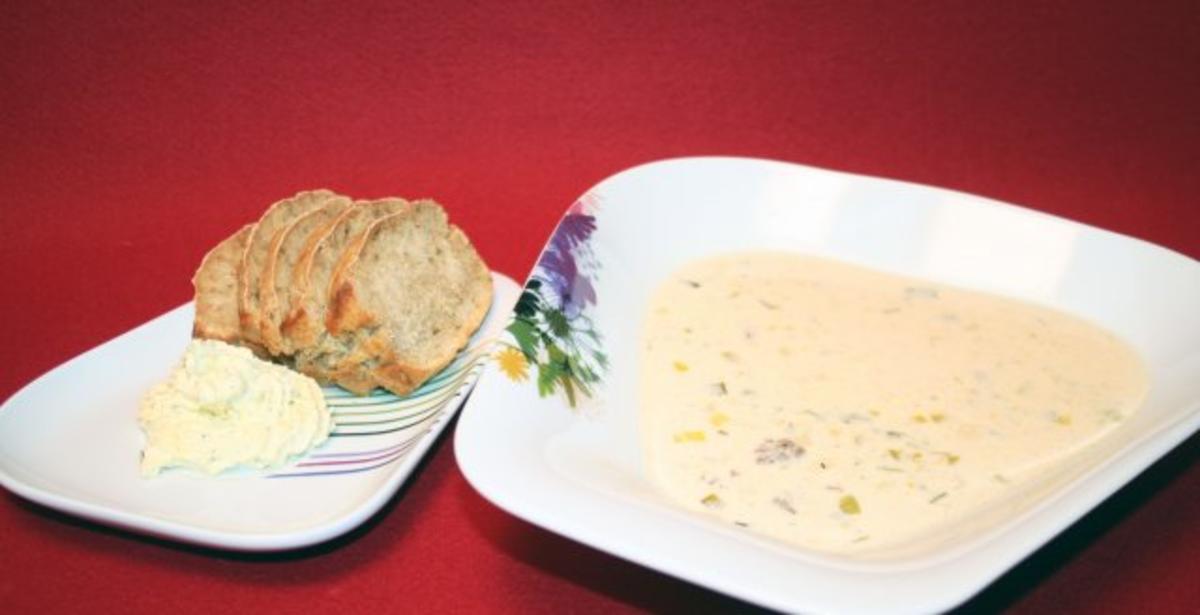 Käse-Lauch-Suppe mit selbstgemachtem Brot, dazu Kräuterbutter - Rezept ...