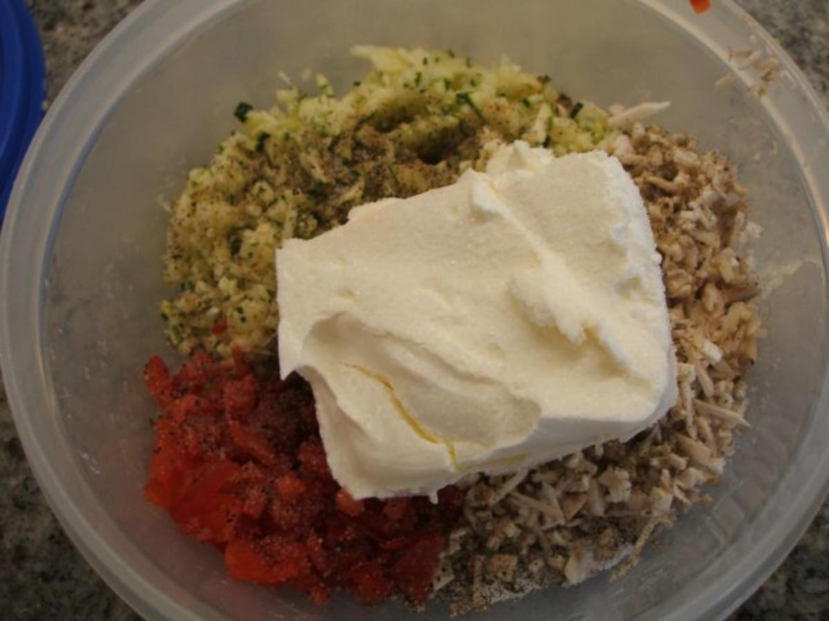 Frischkäse: Brotaufstrich aus Frischkäse und Gemüse - schnell & einfach ... Frischkäse: Brotaufstrich aus Frischkäse und Gemüse - schnell & einfach ...