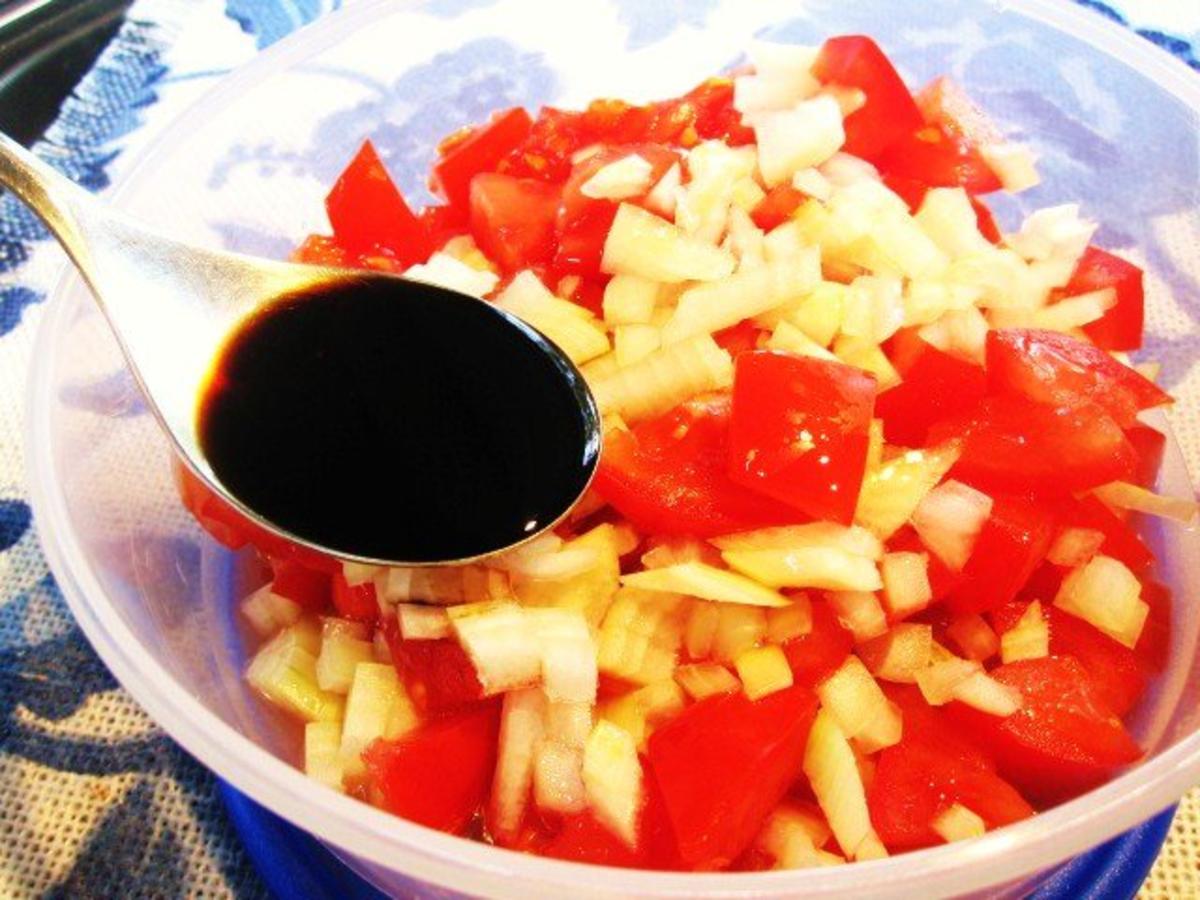 Tomatensalat mit Zwiebeln - Rezept