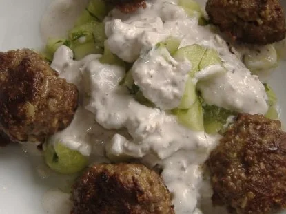 Köfte mit Gurken-Melonen-Salat - Rezept