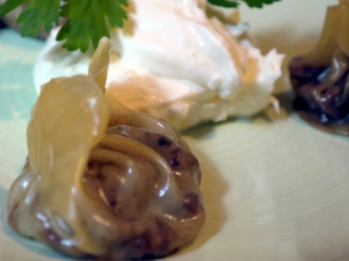 Dim Sum mit Pfifferling Hackfleisch Füllung und Knobi Dip - einfach ... Dim Sum mit Pfifferling Hackfleisch Füllung und Knobi Dip - einfach ...