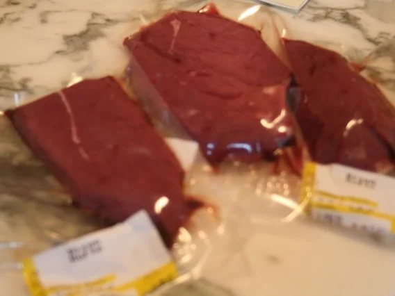 Rezept: Bisonsteak mit Kräuterstampfkartoffeln und Röstzwiebeln Bisonsteak mit Kräuterstampfkartoffeln und Röstzwiebeln - Rezept