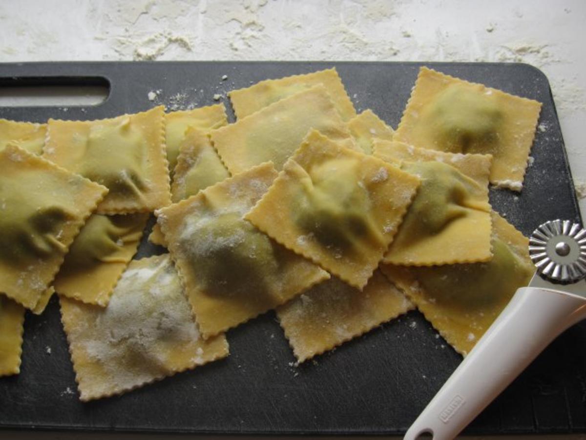 Raviolis mit Spinat-Käse-Füllung - Rezept - Bild Nr. 9