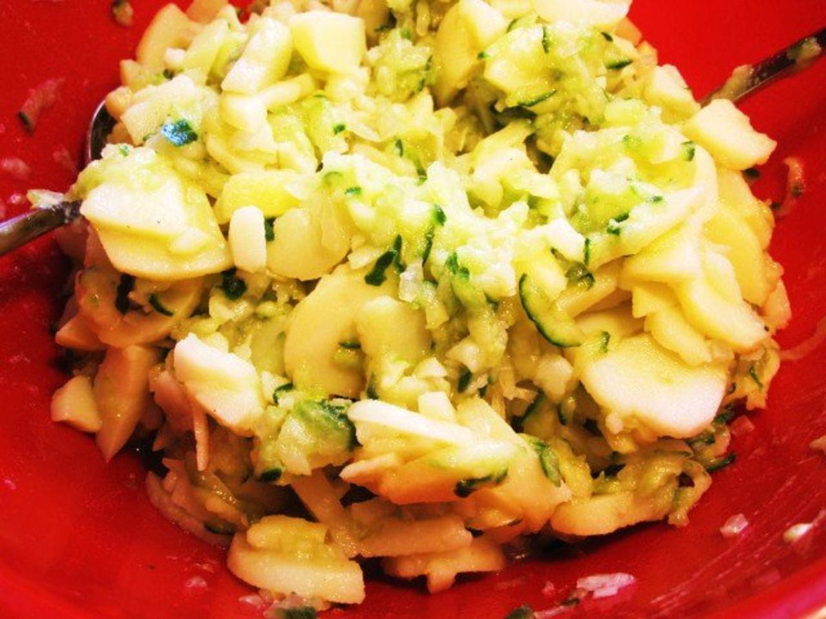 Kartoffelsalat mit grüner Gurke ... - Rezept - Bild Nr. 6