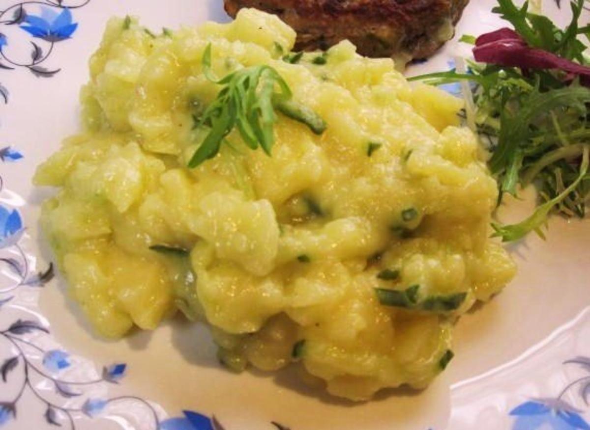 Kartoffelsalat mit grüner Gurke ... - Rezept