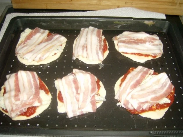 Rezept: Minipizza Bild Nr. 4 Minipizza - Rezept - Bild Nr. 4