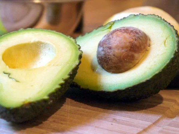 Lachs mit Koriander-Gremolata, Avocado-Kartoffel-Püree und Ofentomaten - Rezept - Bild Nr. 8