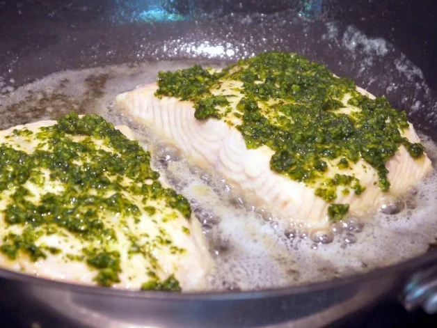 Lachs mit Koriander-Gremolata, Avocado-Kartoffel-Püree und Ofentomaten - Rezept - Bild Nr. 9