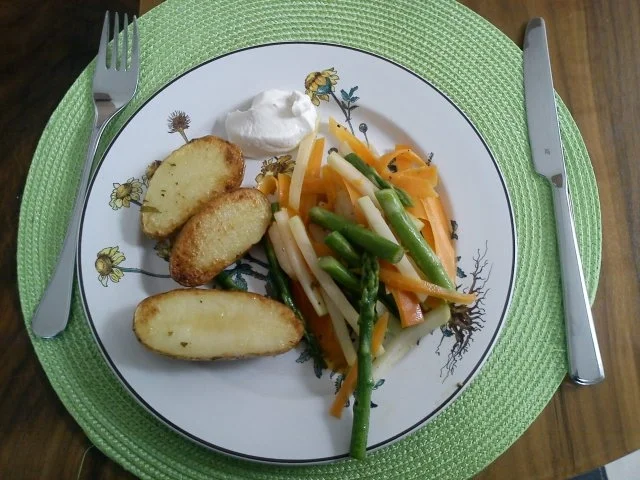 Rezept: Rosmarinkartoffeln mit gebratenem Gemüse Rosmarinkartoffeln mit gebratenem Gemüse - Rezept