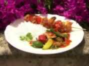 Marinierte Hähnchenspieße mit Schmorgemüse - Rezept