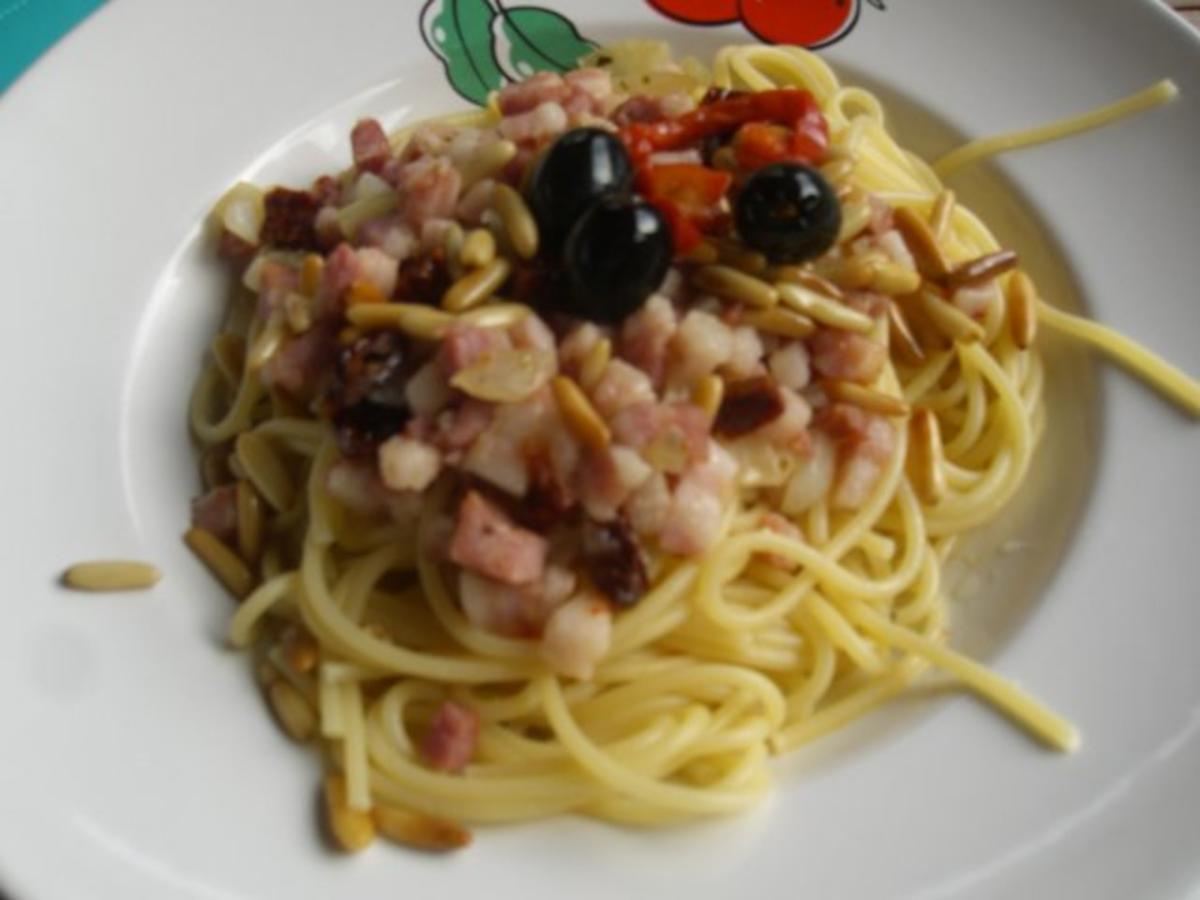 Bilder für Spaghetti mit getrockneten Tomaten, Speck und Zitrone - Rezept