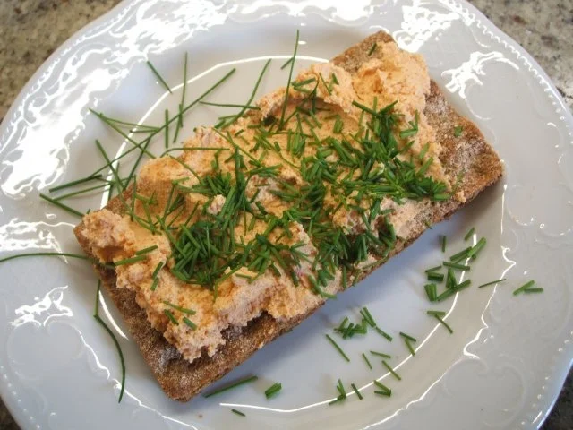 Rezept: Frischkäse: Paprikafrischkäse mit Schnittlauch Frischkäse: Paprikafrischkäse mit Schnittlauch - Rezept
