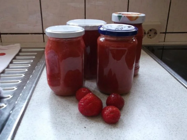 Rezept: Erdbeer-Banane-Vanille-Marmelade Erdbeer-Banane-Vanille-Marmelade - Rezept