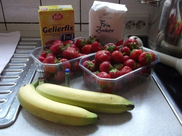 Rezept: Erdbeer-Banane-Vanille-Marmelade Bild Nr. 2 Erdbeer-Banane-Vanille-Marmelade - Rezept - Bild Nr. 2