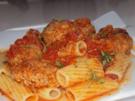 Rigatoni mit Gemüse-Hackbällchen in Schinken-Tomatensoße - Rezept