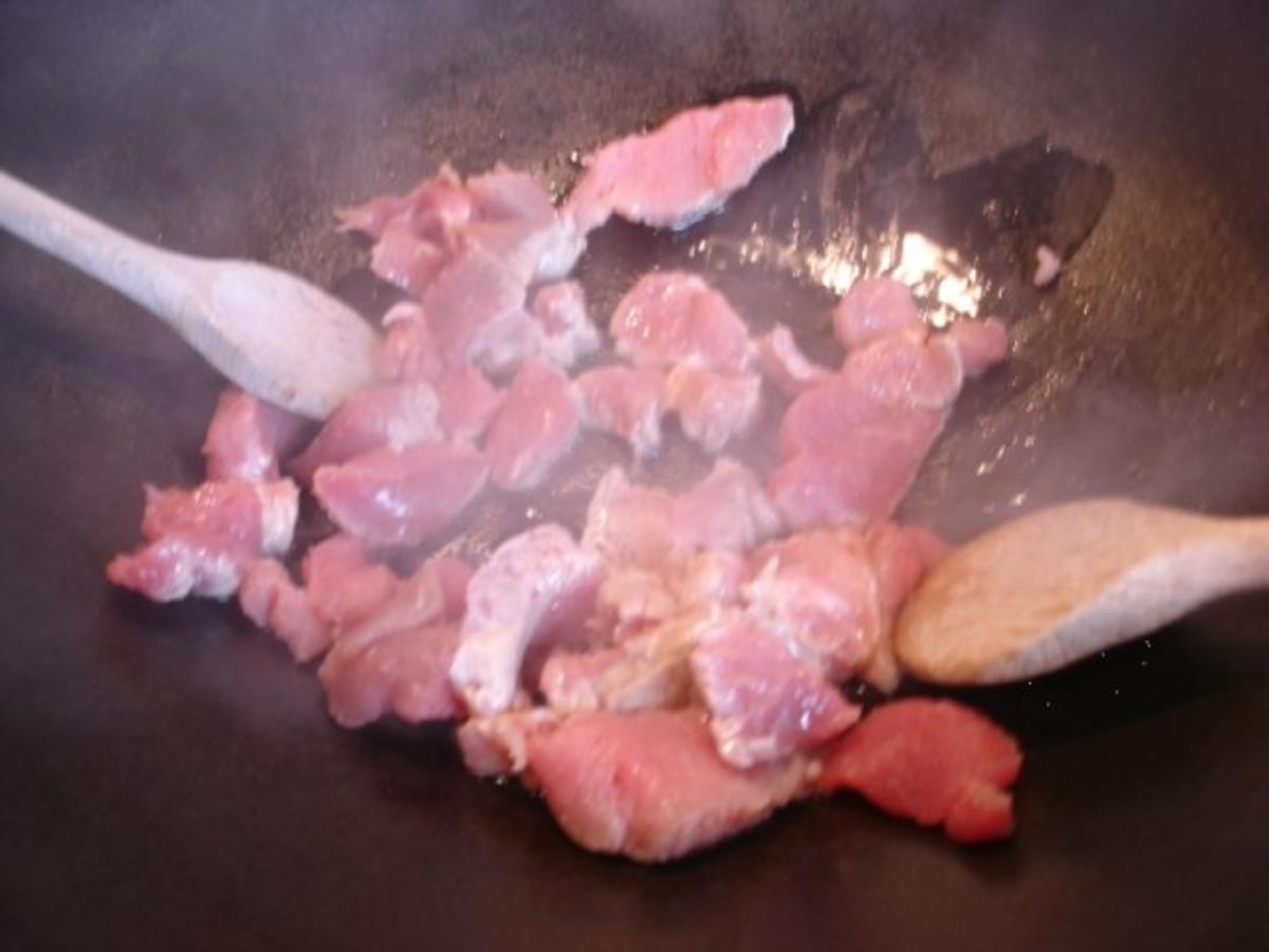 Schweinefilet im Wok mit Reis und Salat - Rezept - Bild Nr. 6