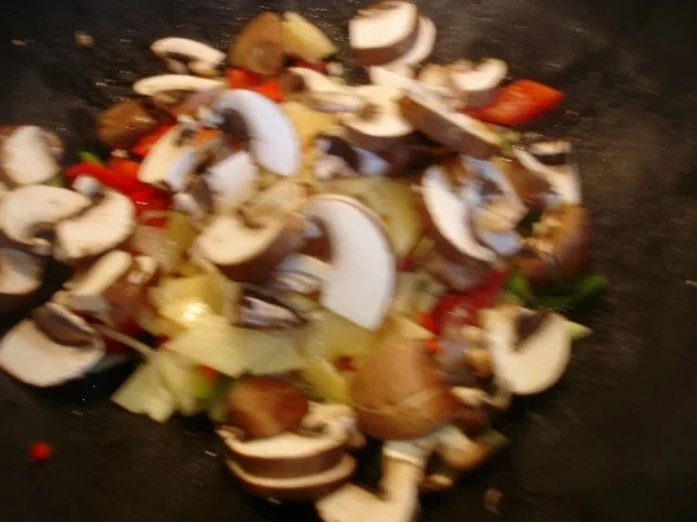 Rezept: Schweinefilet im Wok mit Reis und Salat Bild Nr. 11 Schweinefilet im Wok mit Reis und Salat - Rezept - Bild Nr. 11