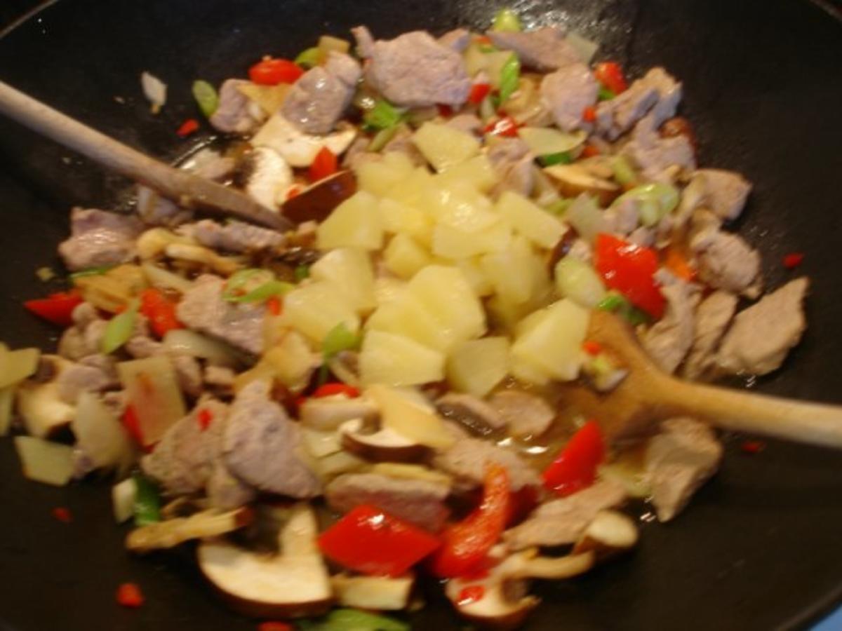 Schweinefilet im Wok mit Reis und Salat - Rezept - Bild Nr. 15