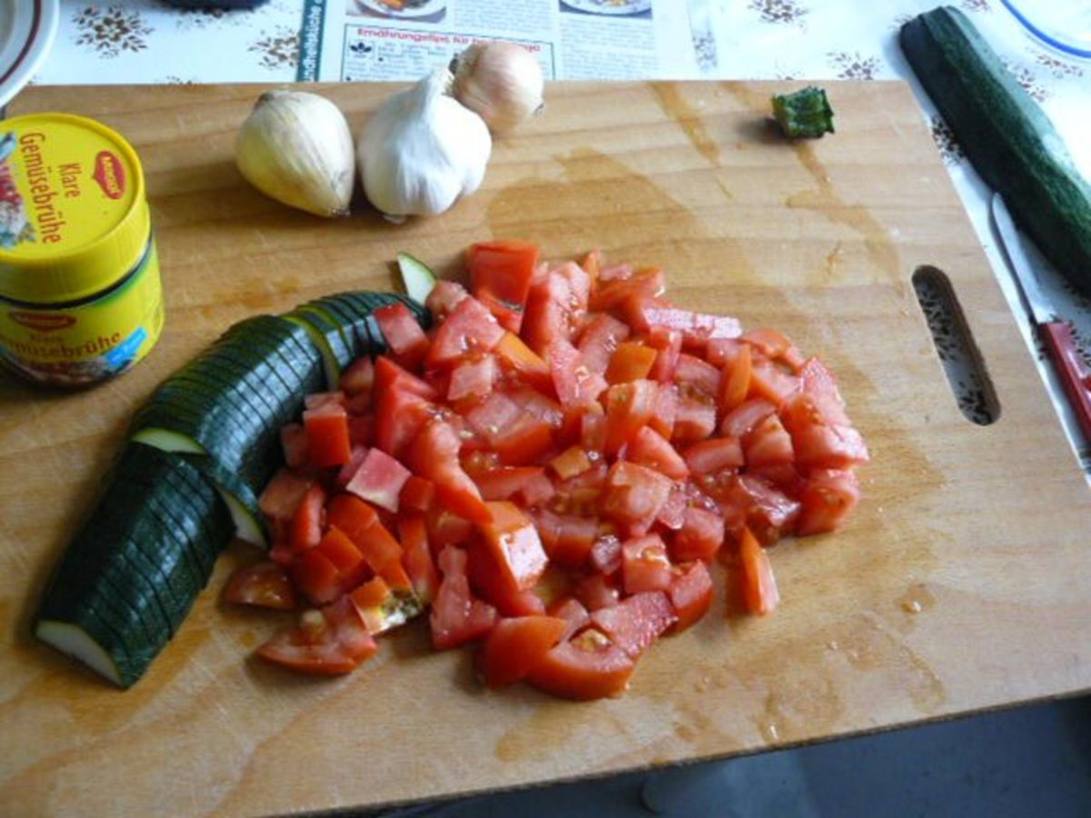 Penne mit Tomate und Zucchini - Rezept - Bild Nr. 3