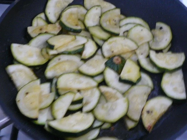 Rezept: Penne mit Tomate und Zucchini Bild Nr. 8 Penne mit Tomate und Zucchini - Rezept - Bild Nr. 8