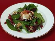 Wildkräutersalat mit Granatapfelkernen und Walnüssen (Falk-Willy Wild) - Rezept