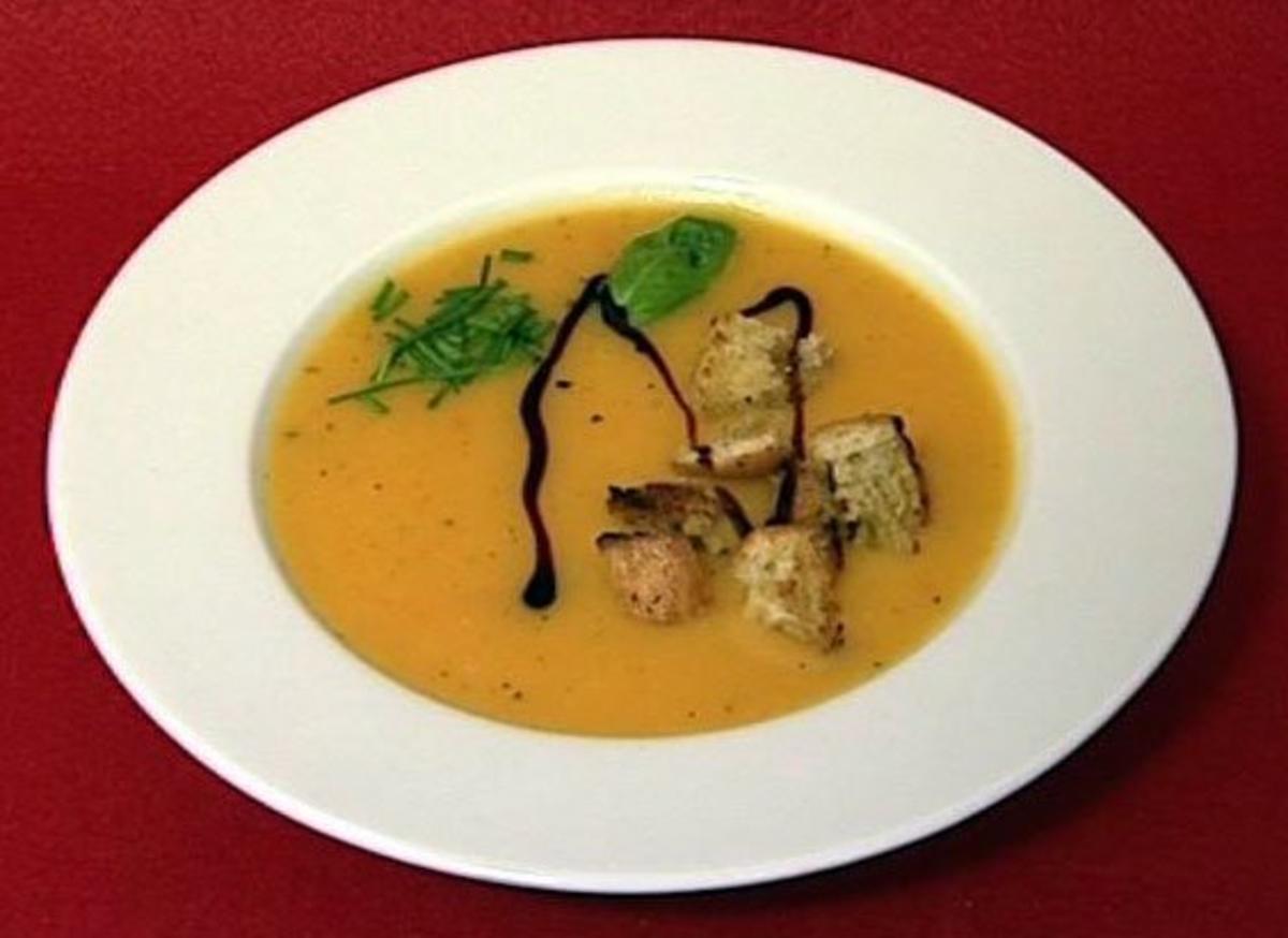 Kartoffelcremesuppe mit Croutons (Sarina Nowak) - Rezept