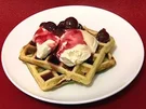 Waffeln mit Vanilleeis und heißen Kirschen (Sarina Nowak) - Rezept
