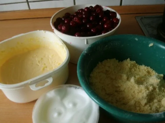 Rezept: Kirsch-Käse Streuselkuchen Bild Nr. 5 Kirsch-Käse Streuselkuchen - Rezept - Bild Nr. 5