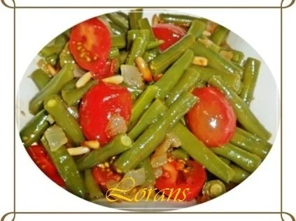 Bohnensalat mit Datteltomaten und Zwiebeln - Rezept