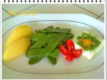 Rezept: Zuckererbsenschoten mit Salzkartoffeln und eckiges Spiegelei dazu. Bild Nr. 7 Zuckererbsenschoten mit Salzkartoffeln und eckiges Spiegelei dazu. - Rezept - Bild Nr. 7