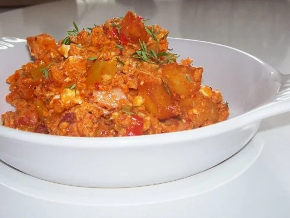 Rezept: Kartoffel-Eier-Pfanne mit Paprika und Feta Kartoffel-Eier-Pfanne mit Paprika und Feta - Rezept