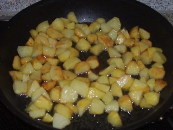 Rezept: Kartoffel-Eier-Pfanne mit Paprika und Feta Bild Nr. 4 Kartoffel-Eier-Pfanne mit Paprika und Feta - Rezept - Bild Nr. 4