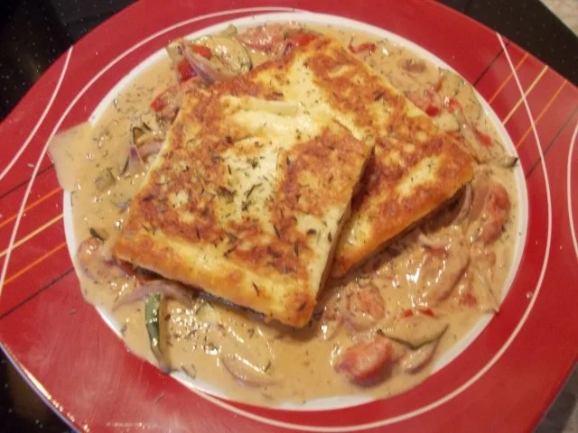 Rezept: Gebratener Schafskäse auf Mediteranem Gemüse Gebratener Schafskäse auf Mediteranem Gemüse - Rezept