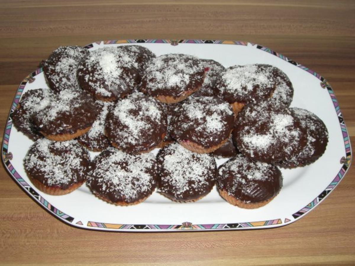 Bilder für Himbeer-Muffins mit Kokosknusper - Rezept