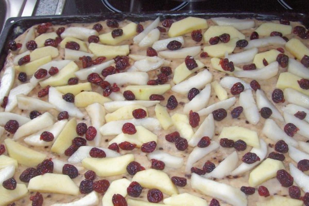 Blechkuchen: Apfel-Birne-Cranberry mit Schmandguss - Rezept - Bild Nr. 5