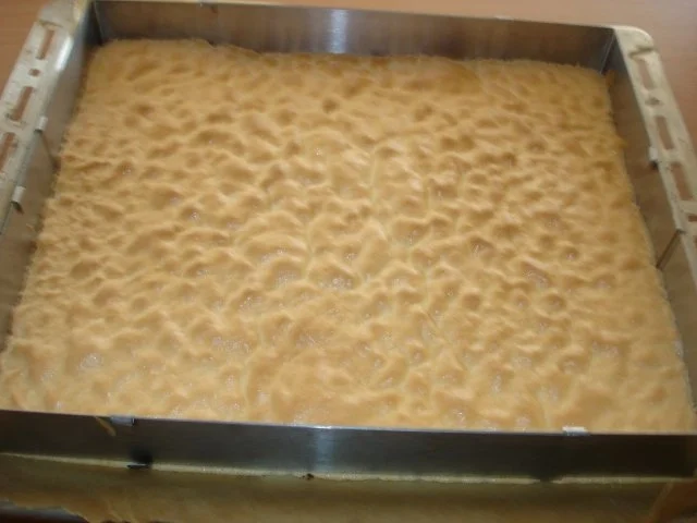 Himbeer-Kekskuchen mit Zitronenguß - Rezept