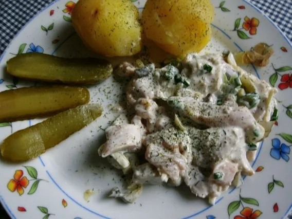 Matjessalat mit Pellkartoffeln - Rezept