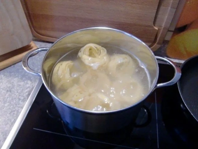 Rezept: Tagliatelle mit Pesto & geräucherten Lachs Bild Nr. 12 Tagliatelle mit Pesto & geräucherten Lachs - Rezept - Bild Nr. 12