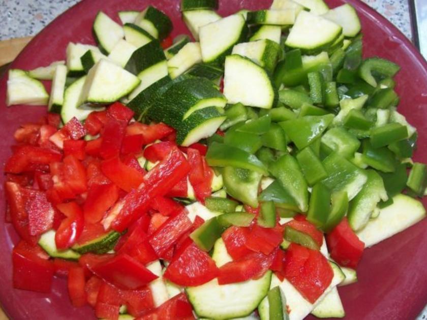 Beilagen: Cremig-scharfes Paprika-Zucchini-Gemüse - Rezept - kochbar.de