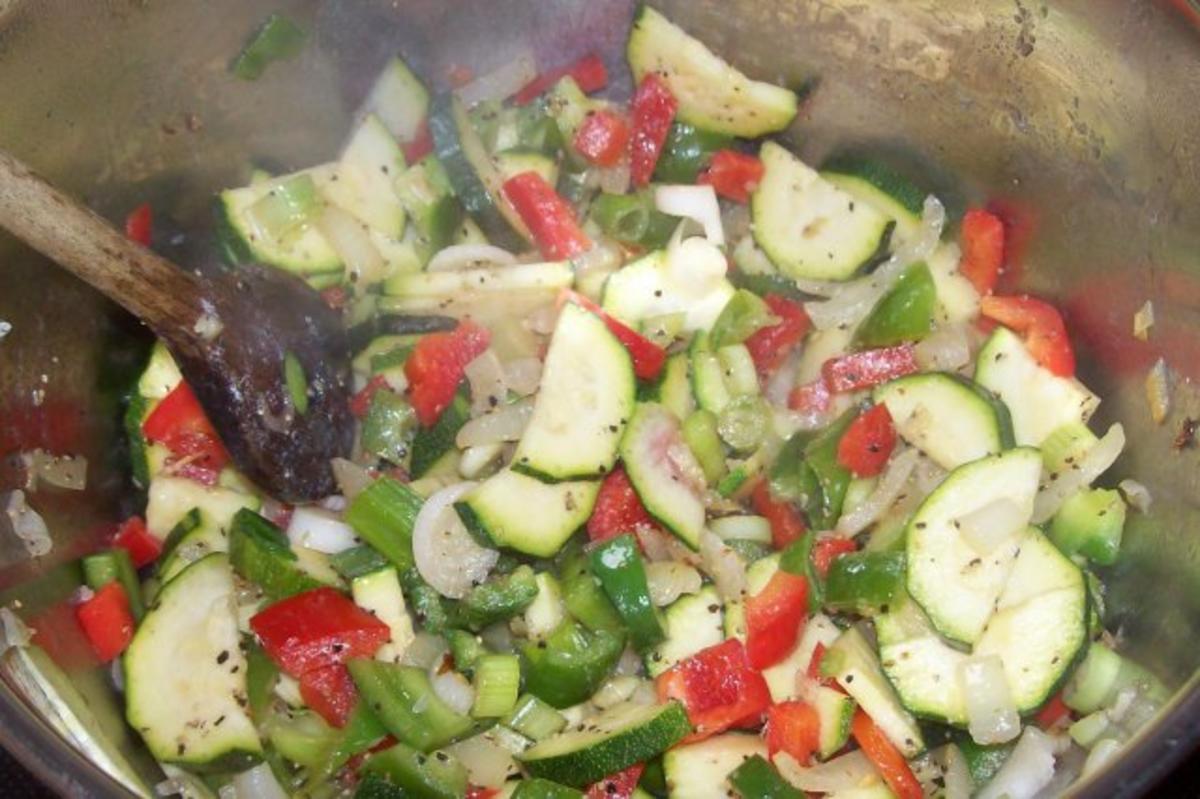 Beilagen: Cremig-scharfes Paprika-Zucchini-Gemüse - Rezept - Bild Nr. 4