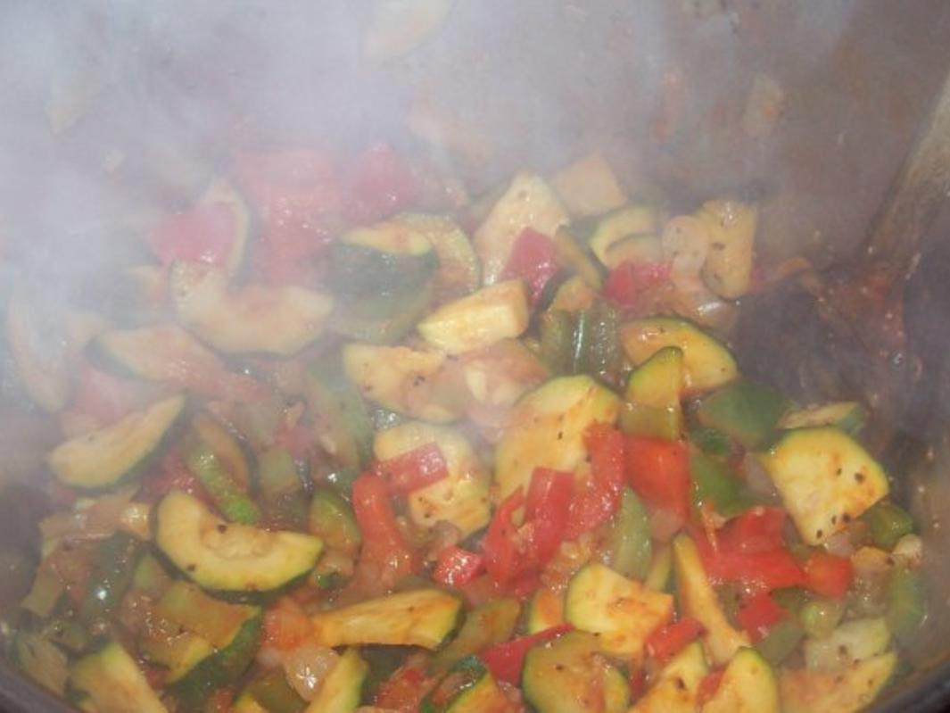 Beilagen: Cremig scharfes Paprika Zucchini Gemüse - einfach - 395 kcal/100g
