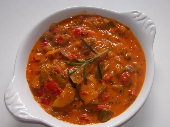 Rezept: Beilagen: Cremig-scharfes Paprika-Zucchini-Gemüse Bild Nr. 7 Beilagen: Cremig-scharfes Paprika-Zucchini-Gemüse - Rezept - Bild Nr. 7