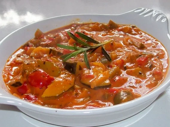 Rezept: Beilagen: Cremig-scharfes Paprika-Zucchini-Gemüse Bild Nr. 8 Beilagen: Cremig-scharfes Paprika-Zucchini-Gemüse - Rezept - Bild Nr. 8