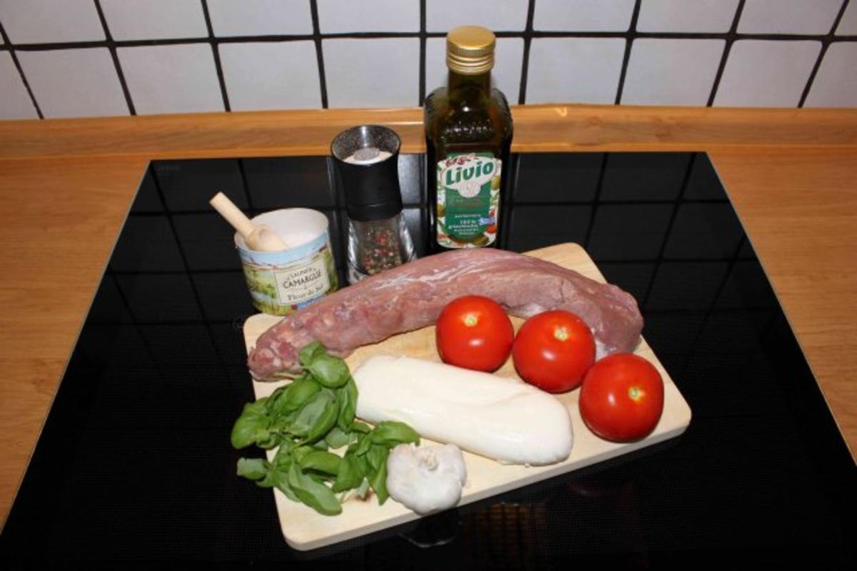 Schweinefilet mit Tomate, Mozzarella, Basilikum - Rezept
